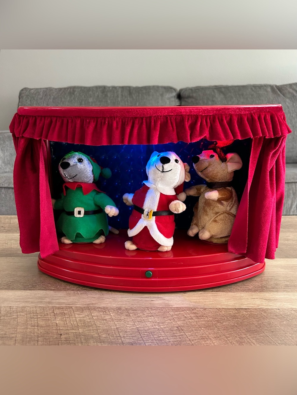 Jingle And The Sleigh Bells Mice Trio Singing Dancing Animated Christmas Working